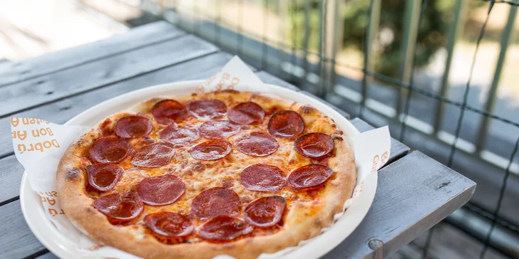 Chutná pizza podľa vlastného výberu s pivom alebo Kofolou