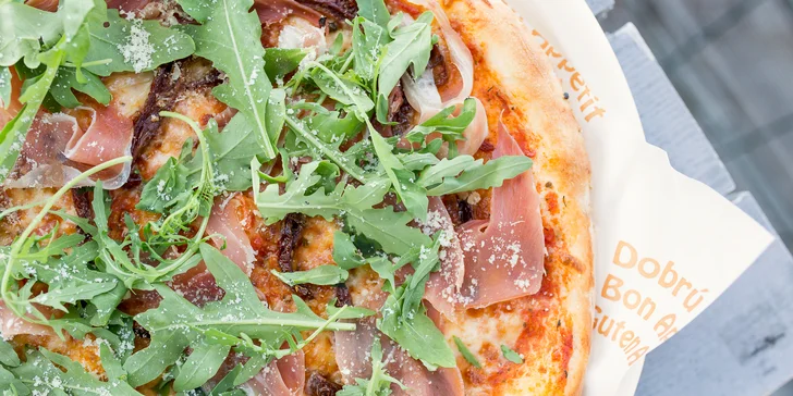 Chutná pizza podľa vlastného výberu s pivom alebo Kofolou