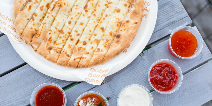 Chutná pizza podľa vlastného výberu s pivom alebo Kofolou