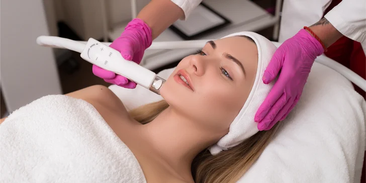 Čistenie pleti ultrazvukom, mikrodermabrázia či neinjekčná mezoterapia v salóne Iris