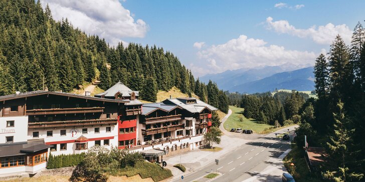 Dovolenka v Kitzbühelských Alpách: horský hotel s polpenziou, wellness a kartou plnou zliav