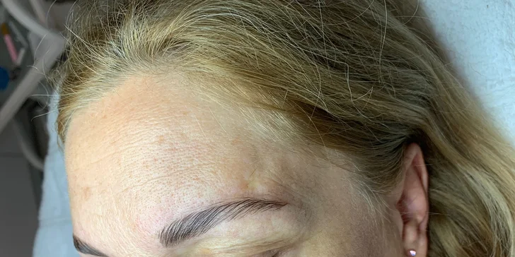 Lash lifting, farbenie mihalníc aj laminácia obočia