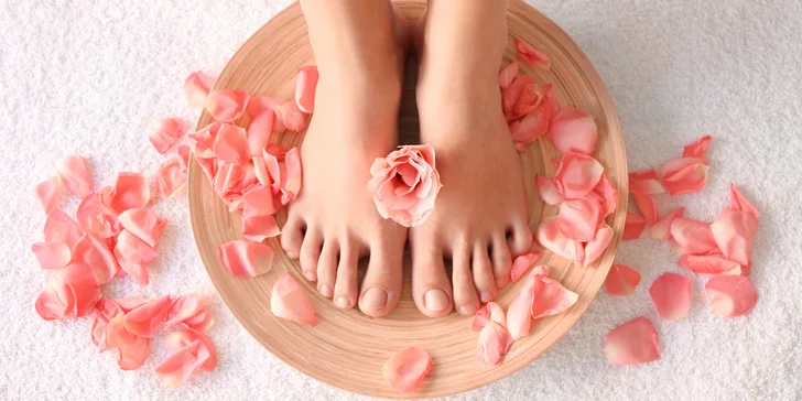 Mokrá wellness pedikúra aj s gél lakom v Beauty Palace