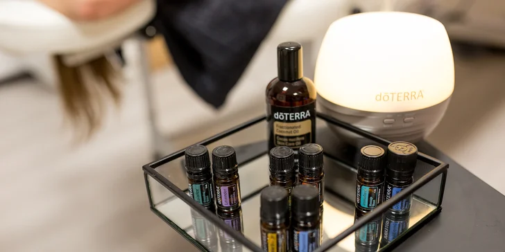 AromaTouch masáž chrbta a chodidiel esenciálnymi olejmi