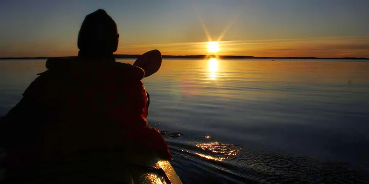 Za polárnou žiarou a krásami Botnického zálivu: prenájom domčeka pre 2-11 osôb, zapožičanie bicyklov, loďky, kajakov, český majiteľ