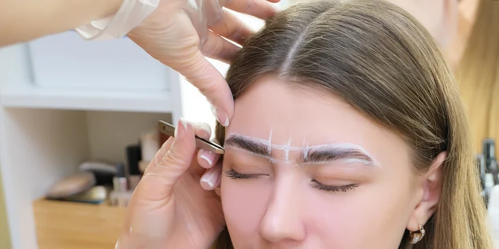 Lash lifting, farbenie mihalníc aj laminácia obočia