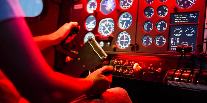 Doprajte si jedinečný letecký zážitok a preleťte sa na leteckom simulátore ELITE EVOLUTION BEECHCRAFT BARON 58!