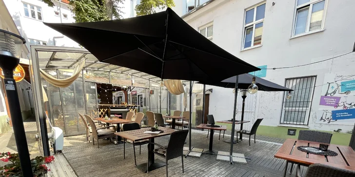 Naložené Hot-dogy s hranolčekmi a cibuľovými krúžkami