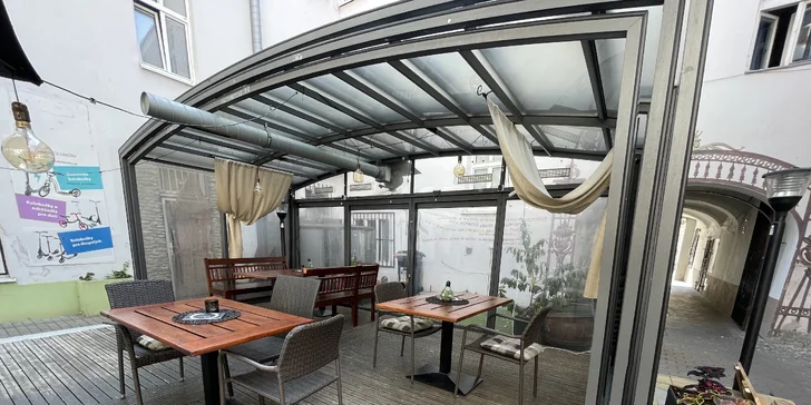 Naložené Hot-dogy s hranolčekmi a cibuľovými krúžkami