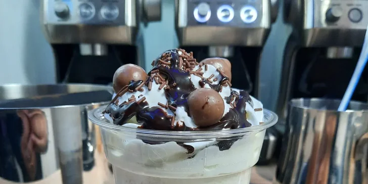 Sladký plnený BIO croissant, energetický nápoj či Bubble Tea