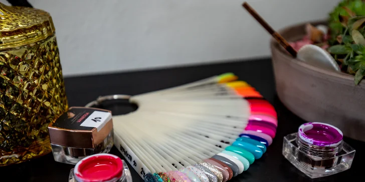 Gél lak, japonská alebo klasická manikúra v Mirieva Nailbar