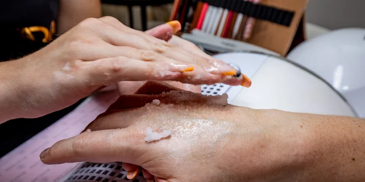 Gél lak, japonská alebo klasická manikúra v Mirieva Nailbar