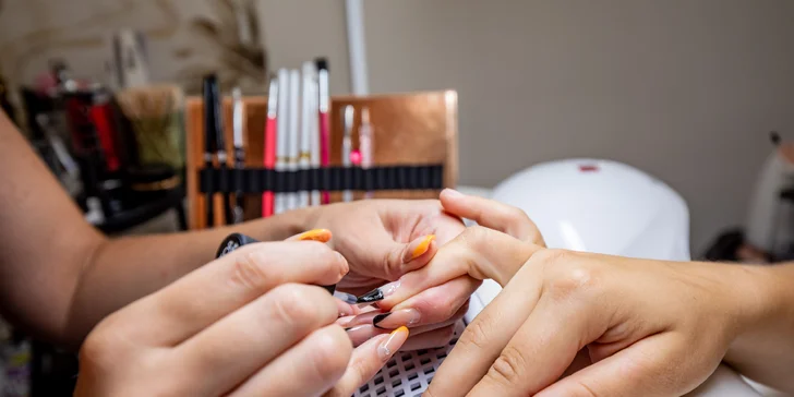 Gél lak, japonská alebo klasická manikúra v Mirieva Nailbar