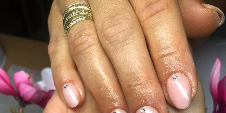 Gél lak, japonská alebo klasická manikúra v Mirieva Nailbar
