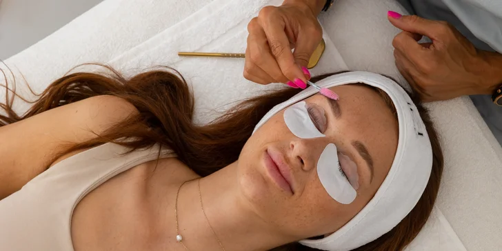 Lash lift s regeneračnou kúrou alebo laminácia obočia