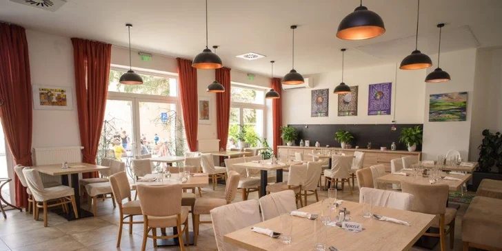 Príjemná dovolenka v Bratislave: hotel v tichej lokalite Rače, raňajkové menu a služby personálu so zdravotným znevýhodnením