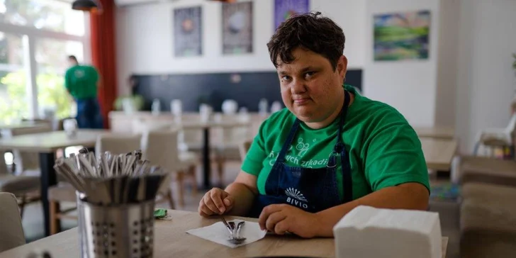 Príjemná dovolenka v Bratislave: hotel v tichej lokalite Rače, raňajkové menu a služby personálu so zdravotným znevýhodnením