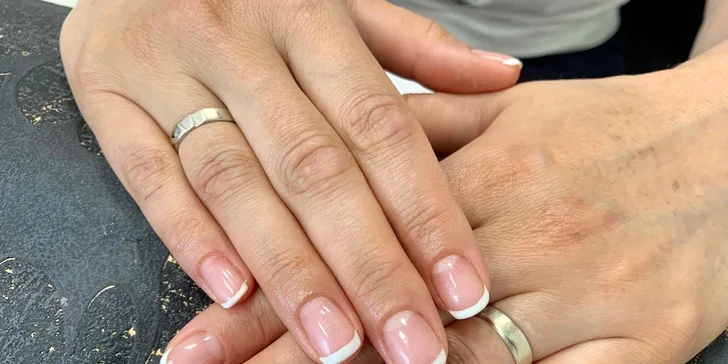 Japonská manikúra, gél lak či balíček s parafínovým zábalom