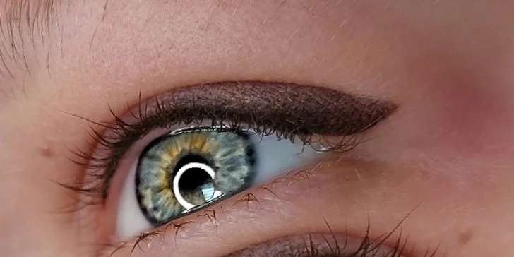 Permanentný make-up pier alebo očných liniek