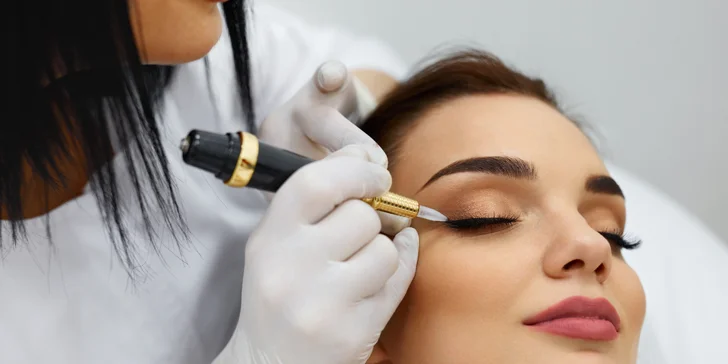 Permanentný make-up pier alebo očných liniek