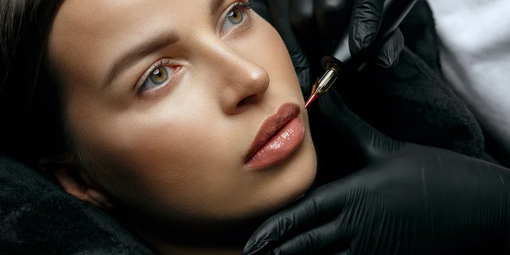 Permanentný make-up pier alebo očných liniek
