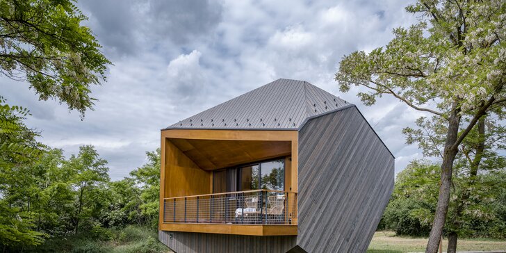 Výnimočný adult-friendly pobyt v domčeku v tvare skaly uprostred prírody: raňajkový box, sauna a privátna vírivka