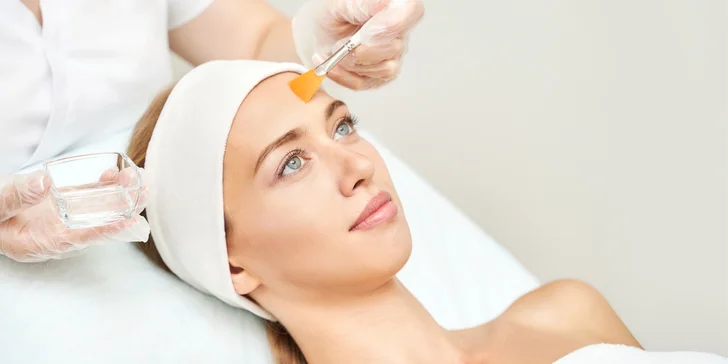 Chemický peeling alebo diamantová mikrodermabrázia
