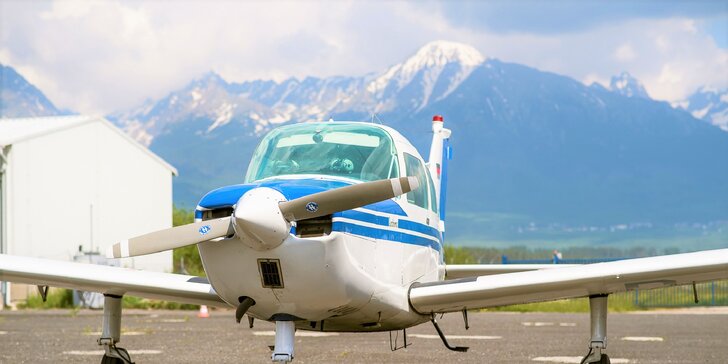 Zážitkové lety lietadlom BEECHCRAFT C23 SUNDOWNER až pre 3 osoby - aj s možnosťou pilotovania!