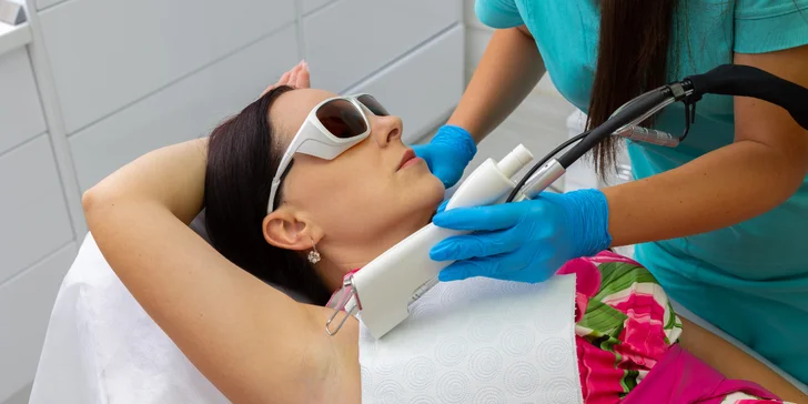 Zbohom, chĺpky! Epilácia medicínskym laserom Light EVO