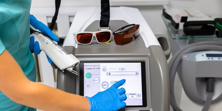 Zbohom, chĺpky! Epilácia medicínskym laserom Light EVO