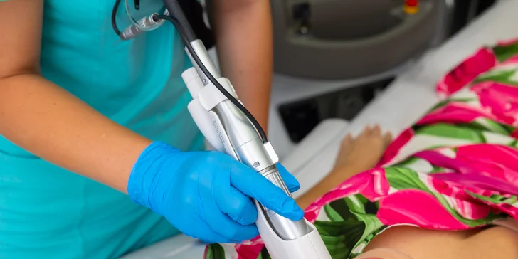Zbohom, chĺpky! Epilácia medicínskym laserom Light EVO