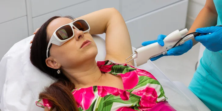 Zbohom, chĺpky! Epilácia medicínskym laserom Light EVO