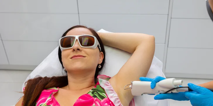 Zbohom, chĺpky! Epilácia medicínskym laserom Light EVO