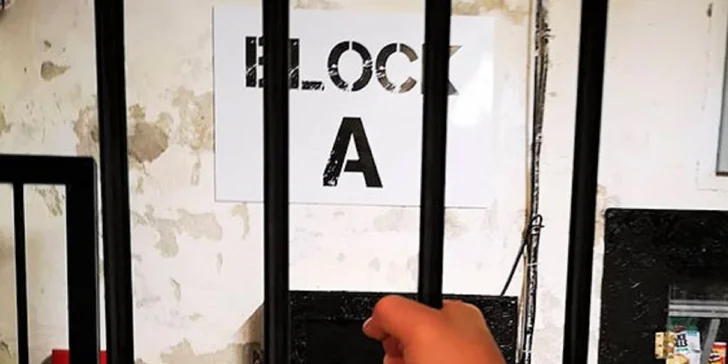 Nervydrásajúca escape room ÚTEK Z VÄZENIA až pre 8 hráčov