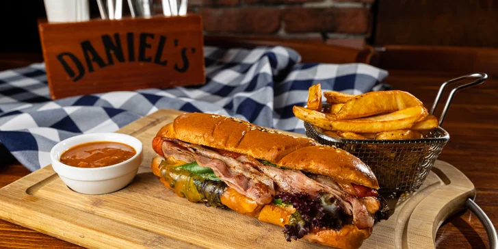 Poď do Daniels na originálny hotdog so steakovými hranolkami