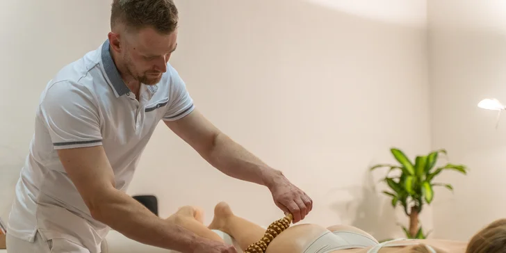 Maderoterapia od fyzioterapeuta: Masáž celého tela drevenými valčekmi