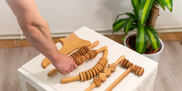 Maderoterapia od fyzioterapeuta: Masáž celého tela drevenými valčekmi