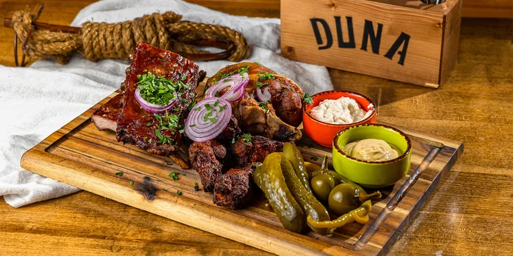 Pečené mäsové špeciality v DUNA Pub & Restaurant