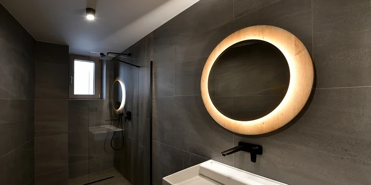 Zažite malebnú jeseň vo Vysokých Tatrách: apartmán s kuchyňou a krbom, možnosť wellnessu