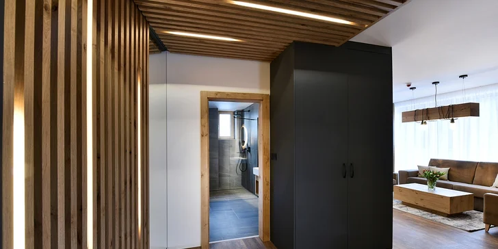 Zažite malebnú jeseň vo Vysokých Tatrách: apartmán s kuchyňou a krbom, možnosť wellnessu