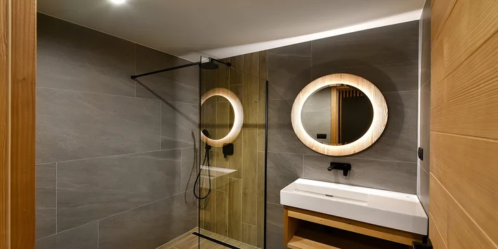 Zažite malebnú jeseň vo Vysokých Tatrách: apartmán s kuchyňou a krbom, možnosť wellnessu