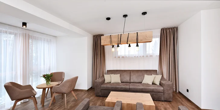 Zažite malebnú jeseň vo Vysokých Tatrách: apartmán s kuchyňou a krbom, možnosť wellnessu