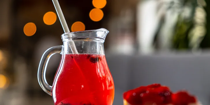 Kaviareň na rohu: Káva alebo víno s koláčom a limonádou