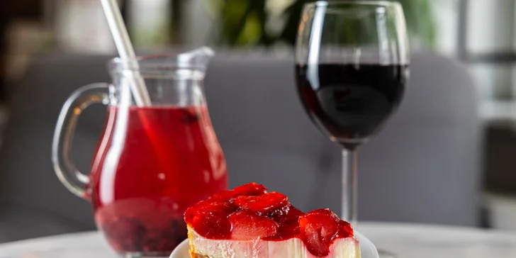 Kaviareň na rohu: Káva alebo víno s koláčom a limonádou