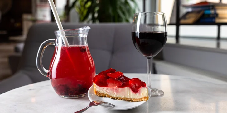 Kaviareň na rohu: Káva alebo víno s koláčom a limonádou