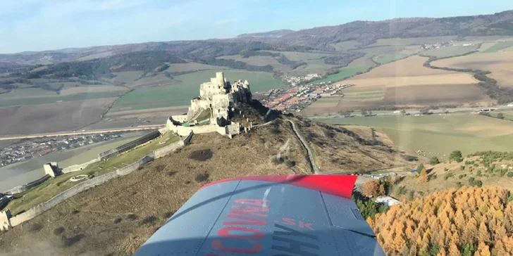 Let 2-miestnym lietadlom Viper SD4 s možnosťou pilotovania