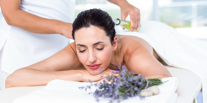 Masáže vo Fit House: Exkluzívna masáž aromatickým voskom alebo relaxačná masáž