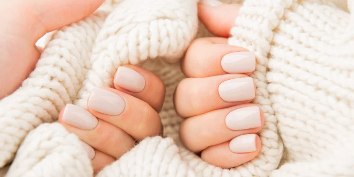 Winter manikúra alebo pedikúra s lakovaním priamo v Eurovea