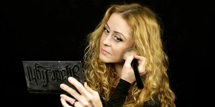 Líčenie s vizážistkou a profesionálne portrétové fotenie