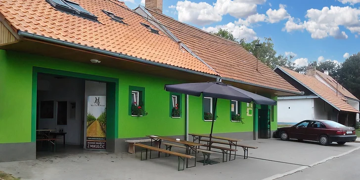 Pobyt v penzióne rodinného vinárstva pre páry aj skupiny vrátane vína či degustácie